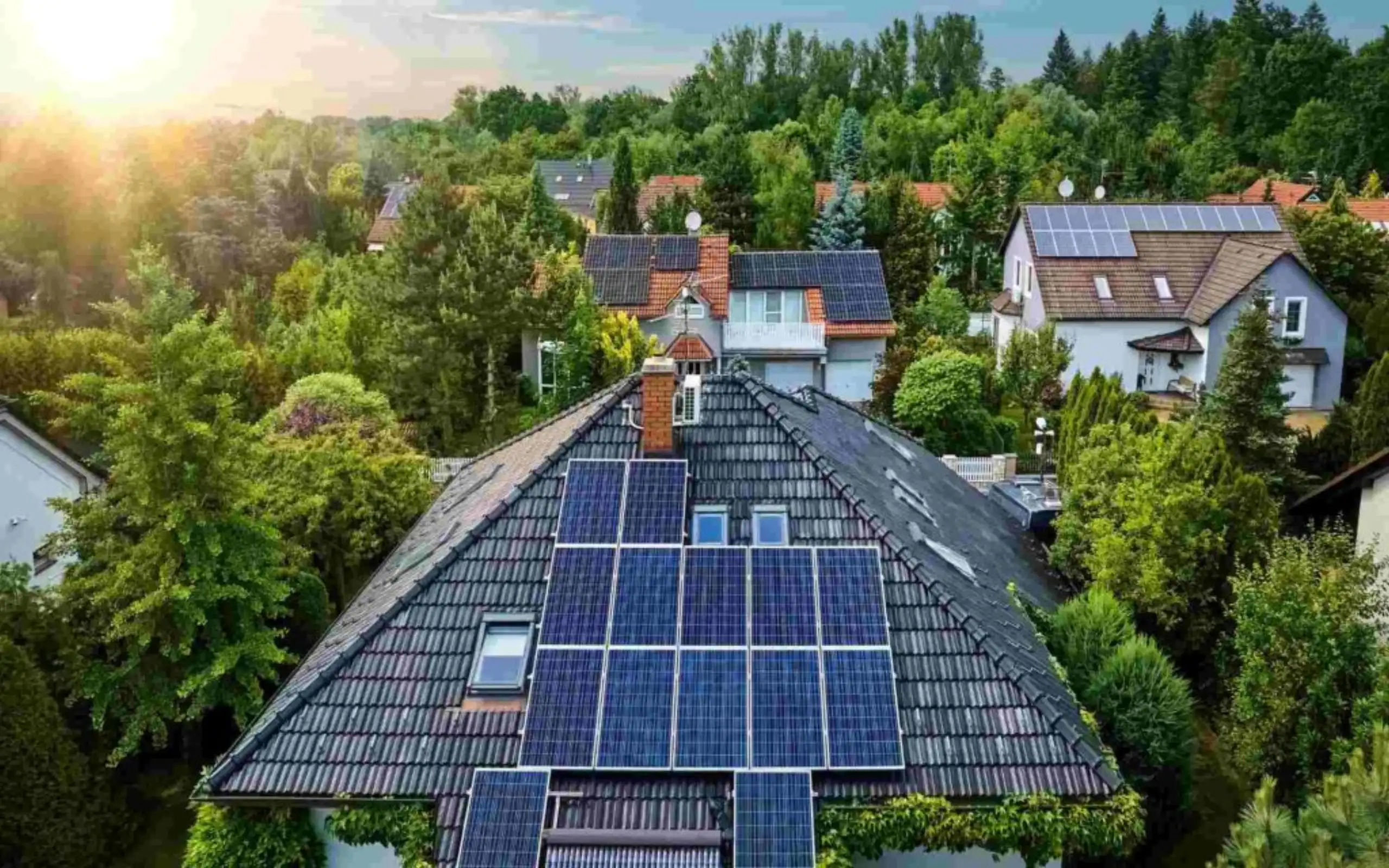 Making-Solar-Work-for-You-Understanding-How-Solar-Panels-Work-on-a-House-featured