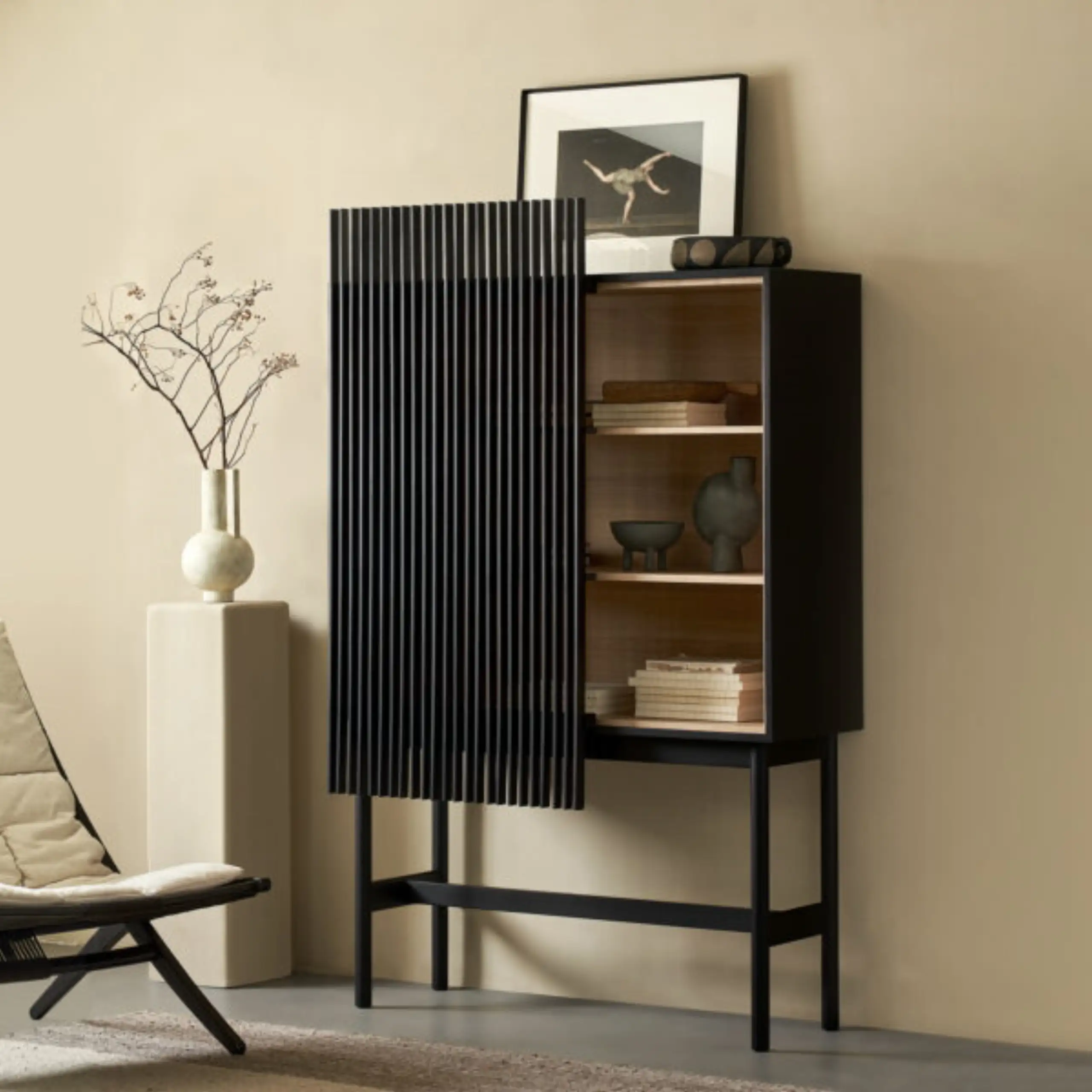 Multifunctional Sideboard: Storage & Display for Living Spaces - Image 2