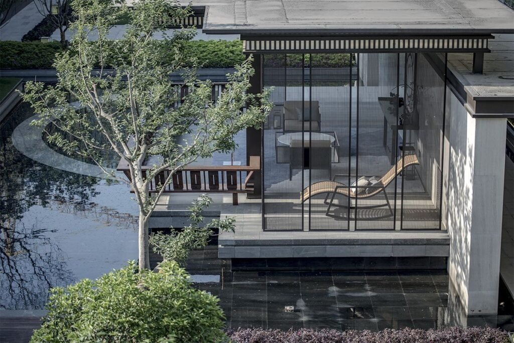 Tranquil Modern Pavilion by the Water